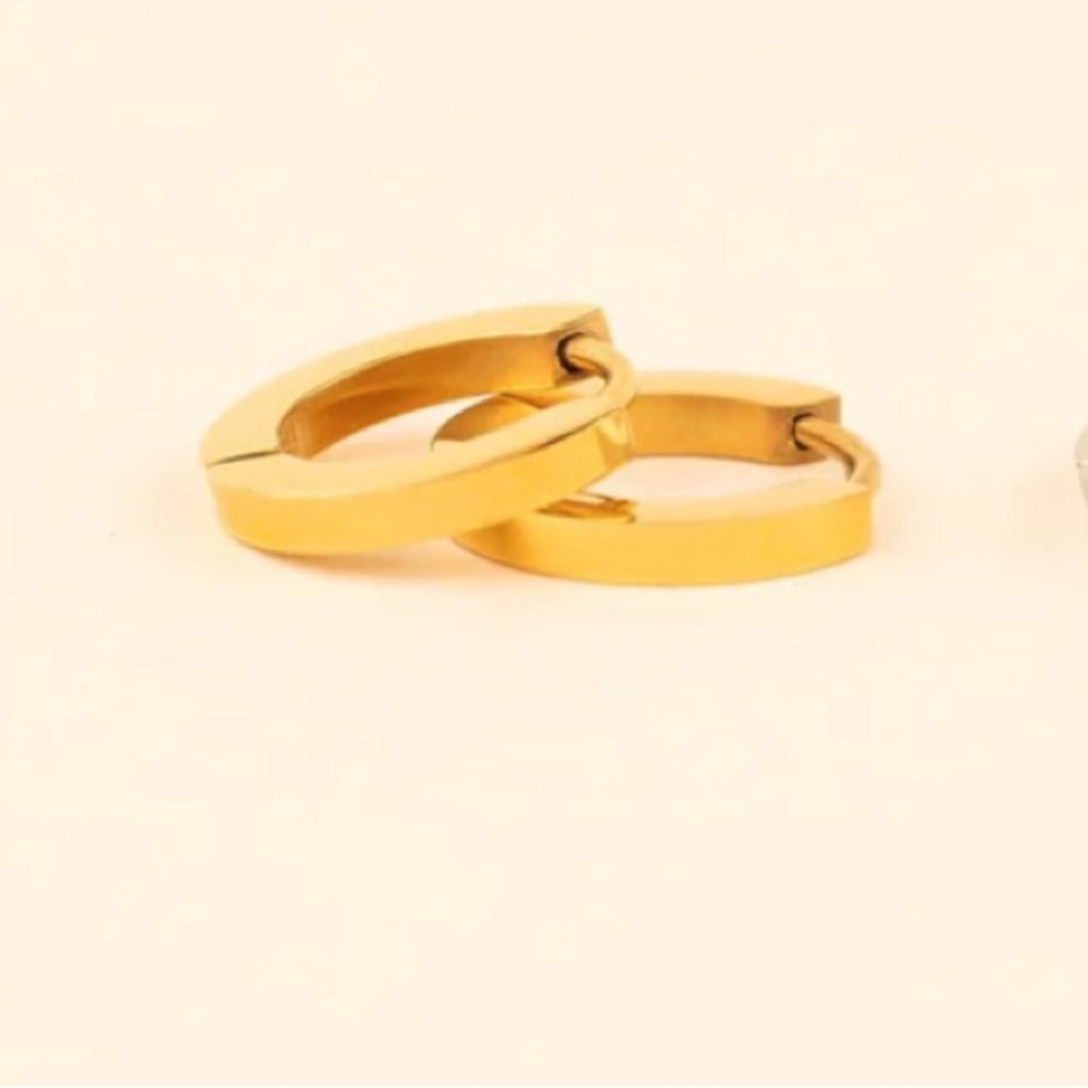 NEW Oh Clem Smooth Huggie Hoop Earrings in Gold for Sensitive Ears 👂 - Picture 6 of 7